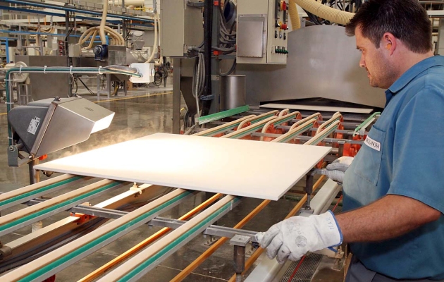 trabajador-porcelanosa.jpg