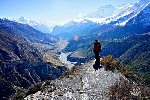 trekking.-