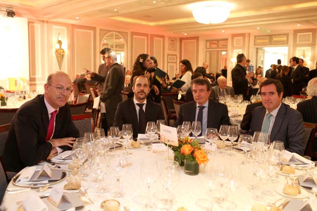 /imag/_v0/630x420/c/c/7/c-almuerzo26.jpg
