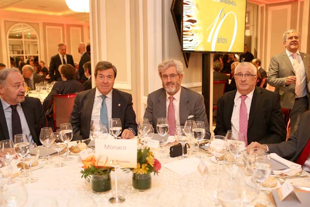 /imag/_v0/630x420/f/7/3/d-almuerzo40.jpg