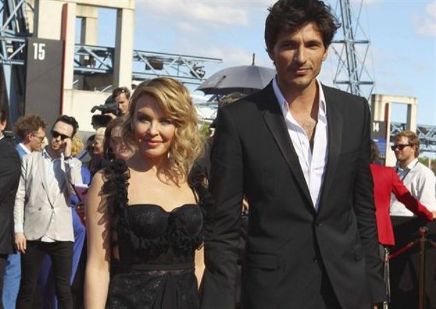 kylie-minogue-velencoso.jpg