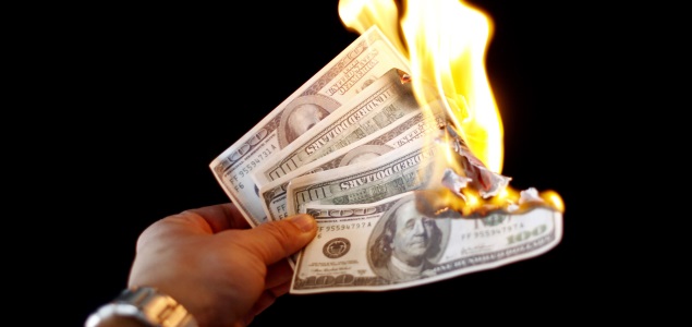 dinero-dolares-quemados-getty.jpg