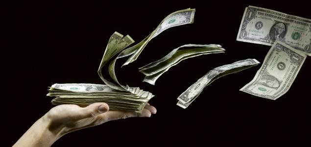 inflacion-billetes-dolares-vuelan-635-getty.jpg