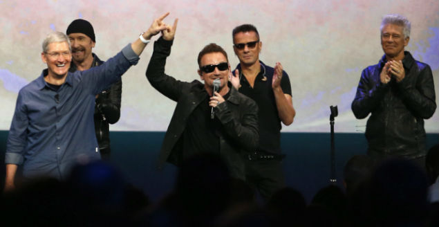 u2-tim-cook.jpg