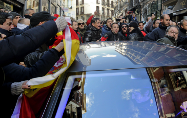 Policias-Manifestantes.png