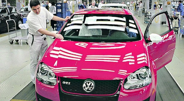 volkswagen_golf_gti_rosa_fabrica.jpg