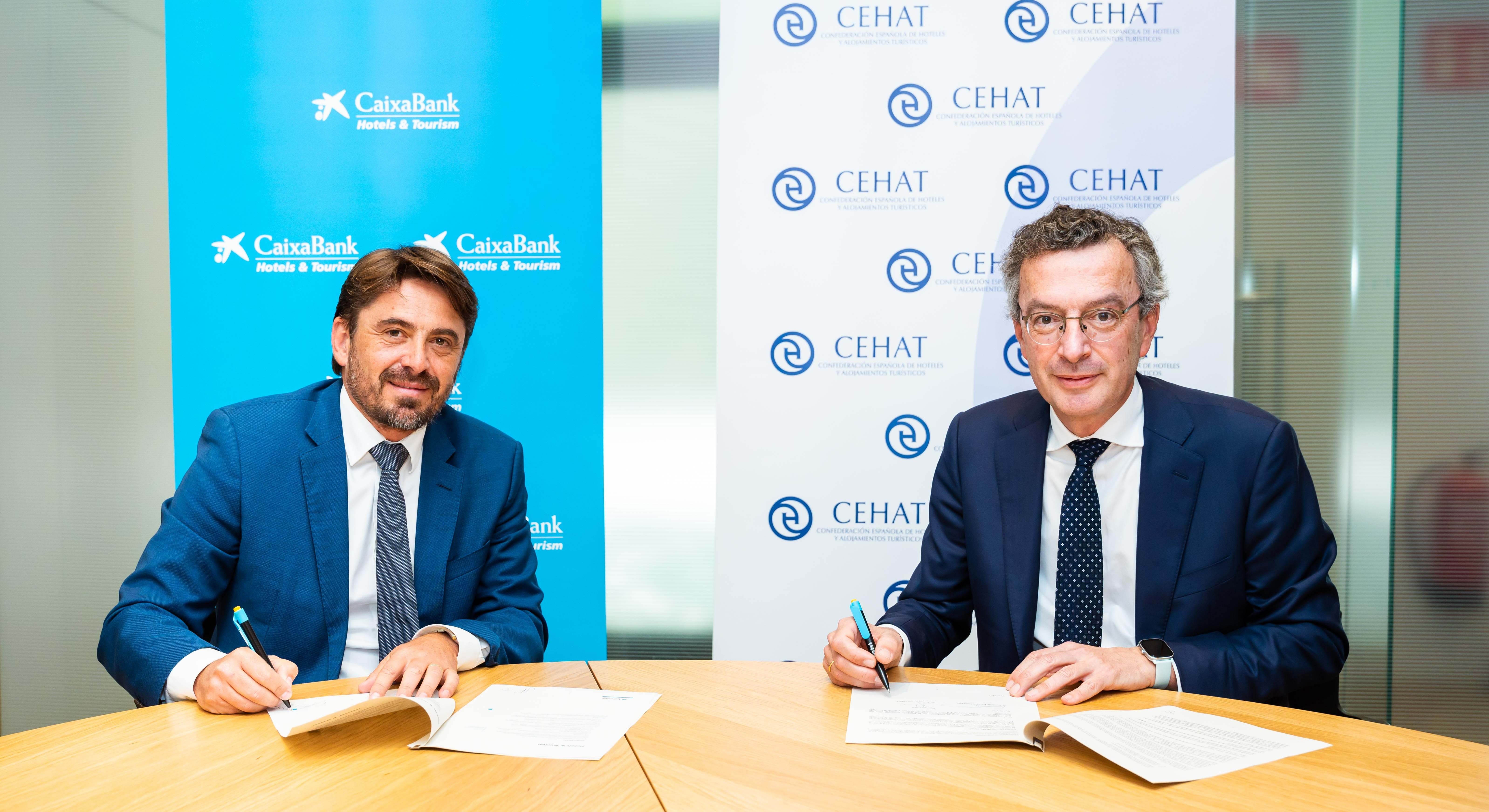 Jorge Marichal, presidente de CEHAT, y David Rico, director de CaixaBank Hotels&Tourism