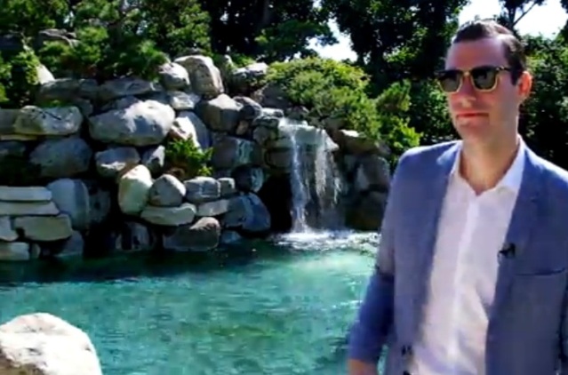 cooper-hefner-piscina.jpg