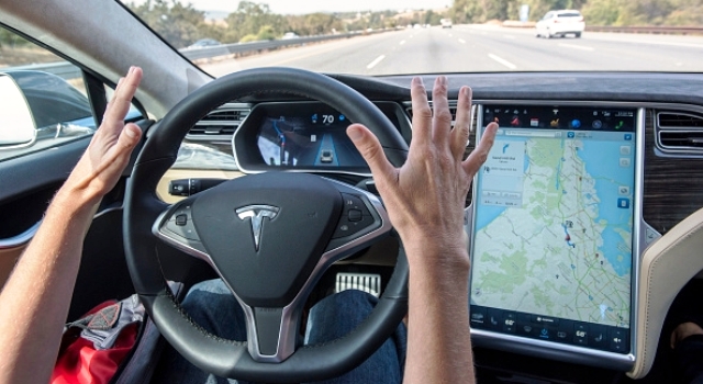tesla_piloto_automatico_reuters.jpg