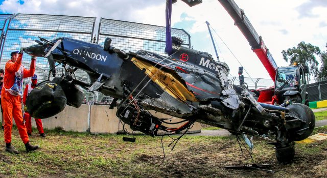 coche_alonso_destrozado_reuters.jpg