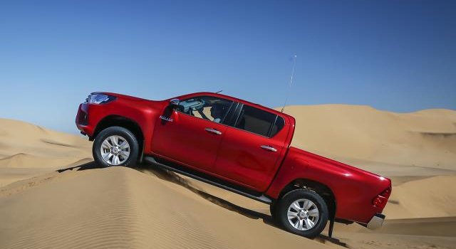 toyota-hilux-2016-02.jpg