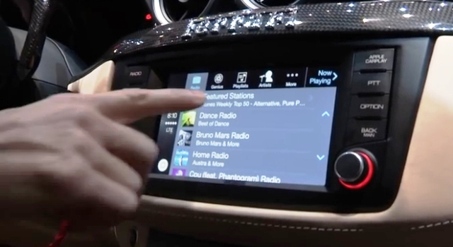 carplay_ferrari.jpg