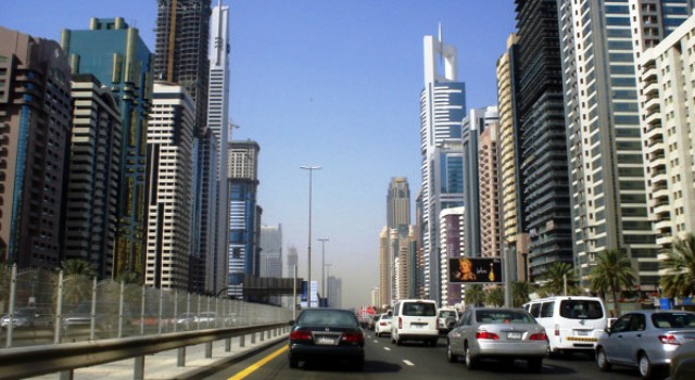 dubai_coches_wikipedia.jpg