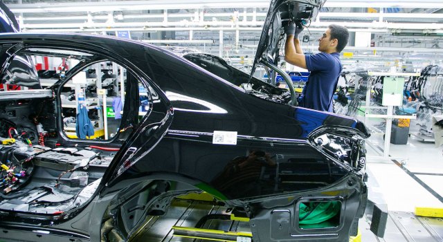 mercedes-benz_clases_fabrica_bloomberg.jpg