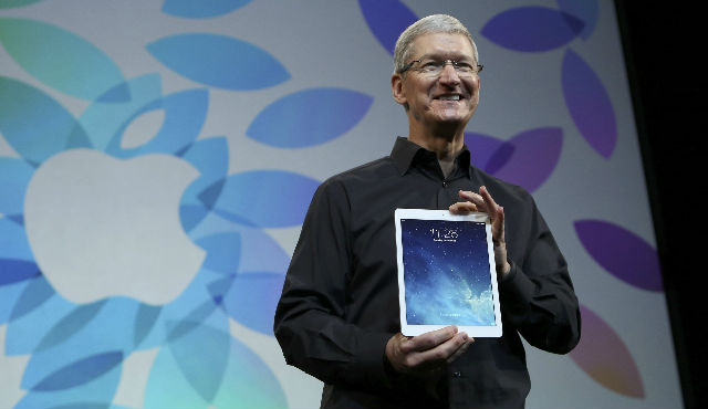 tim-cook-ipad.jpg