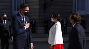 El reencuentro Sánchez-Ayuso y el saludo de Pablo Iglesias al Rey destacan en un desfile del 12-O marcado por la pandemia