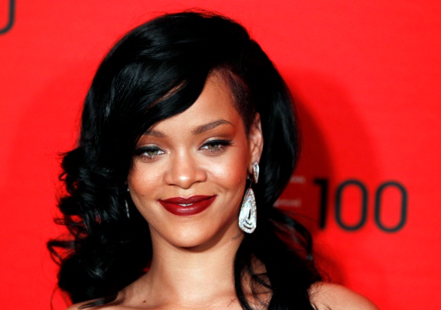 rihannapelonegro.jpg