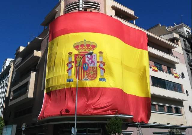 bandera-espana-teatro-barcelo-1.jpg