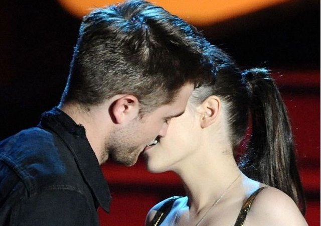 robertpatttinson-kristenstewart-beso.jpg
