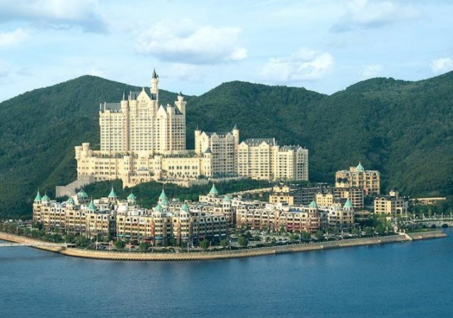 Castle-Hotel-01.jpg