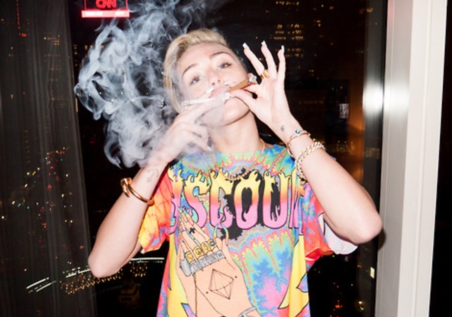 mileyfuma.jpg