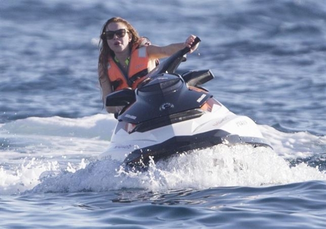 lindsay-moto-agua.jpg