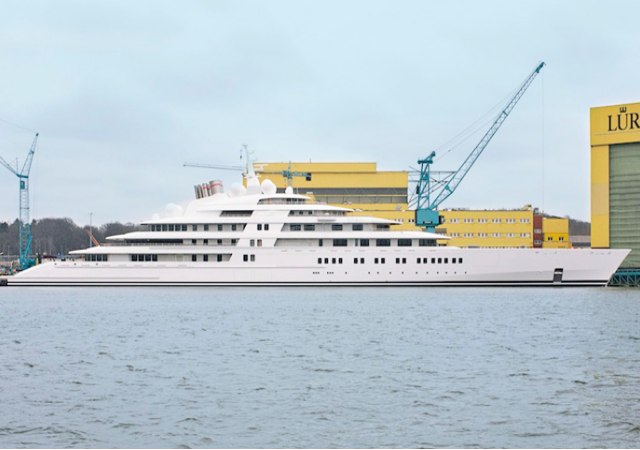 azure-super-yate.jpg