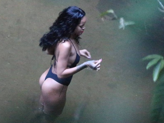 rihanna-tanga.jpg