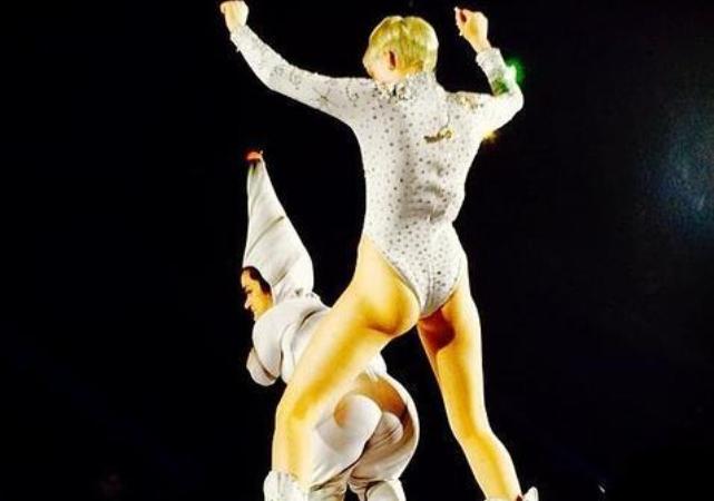 cyrus-twerking-instagram.JPG