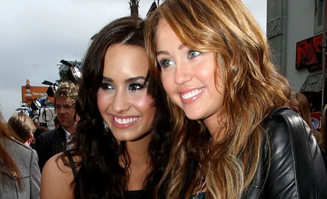 demi-lovato-miley-cyrus.jpg