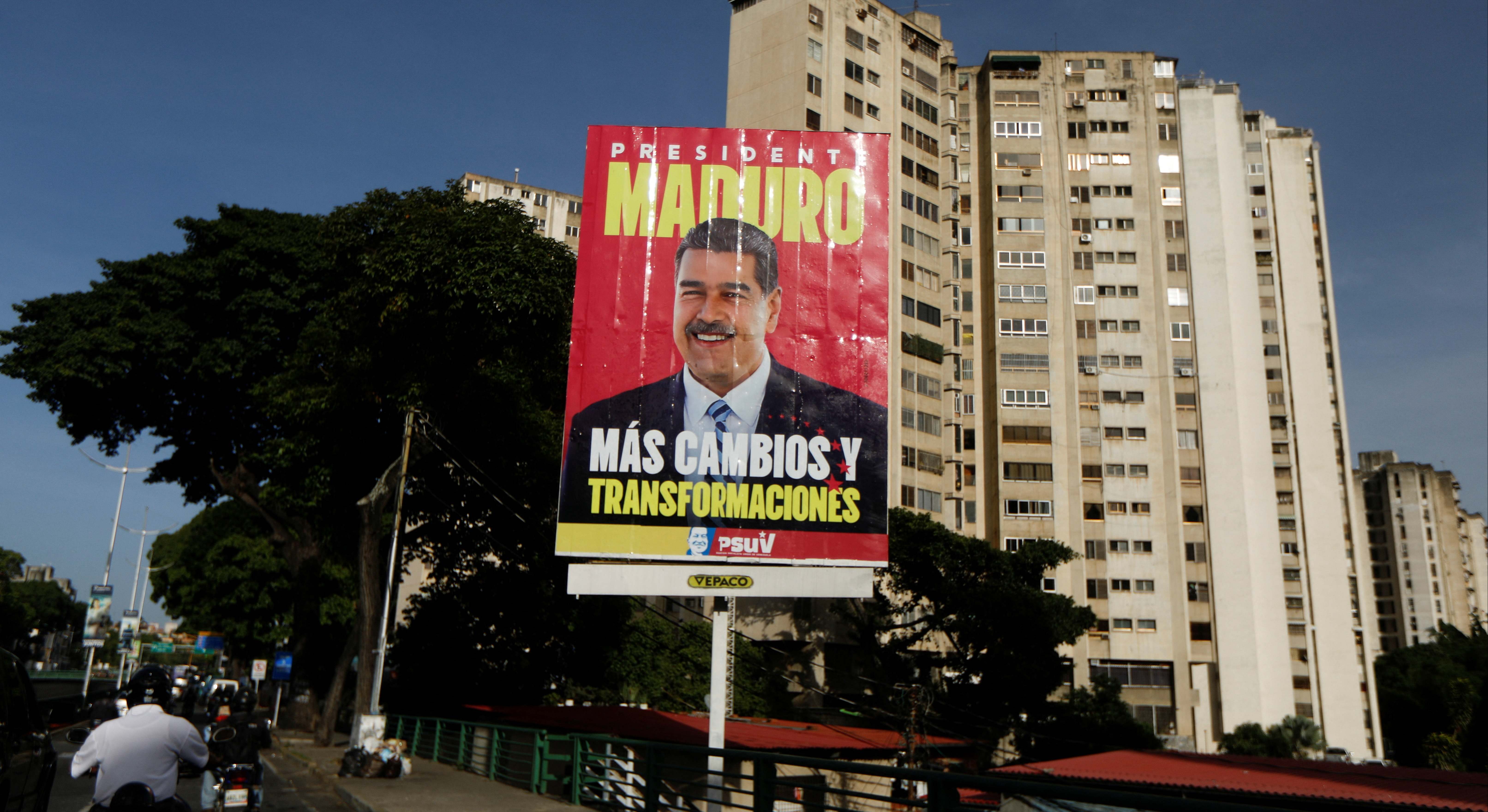 Un cartel de campaña de Nicolás Maduro. Foto: Reuters