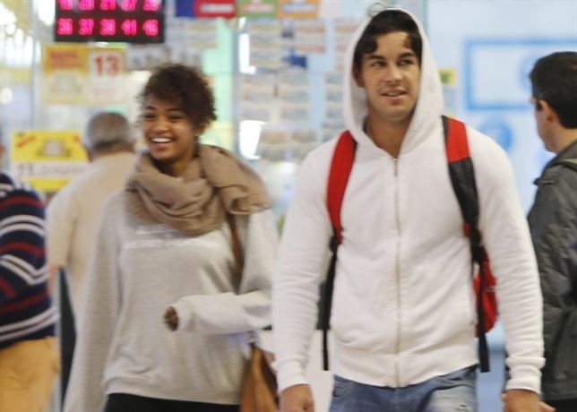mariocasas-novia.jpg