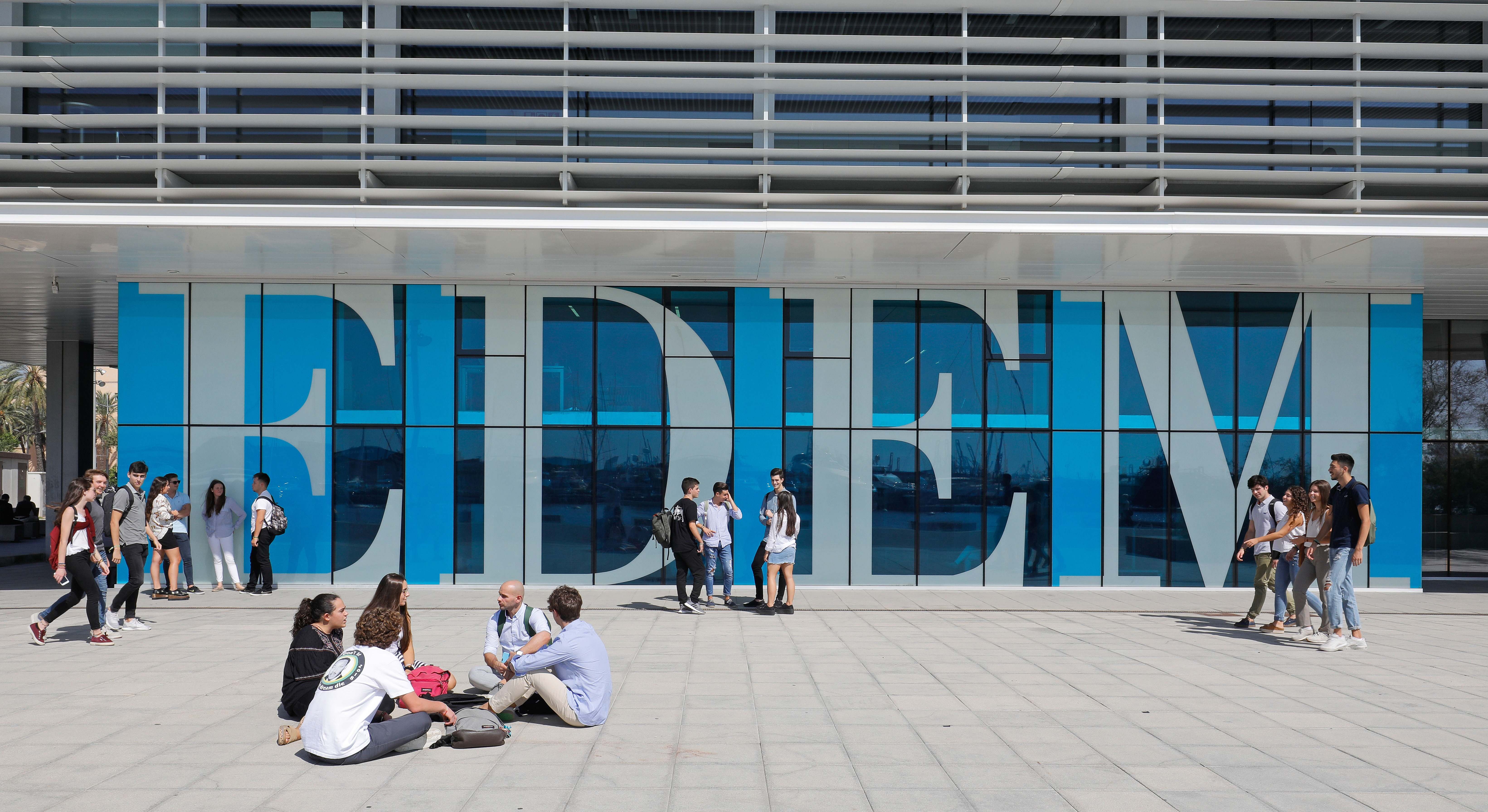 Fachada de EDEM en la Marina de Valencia.