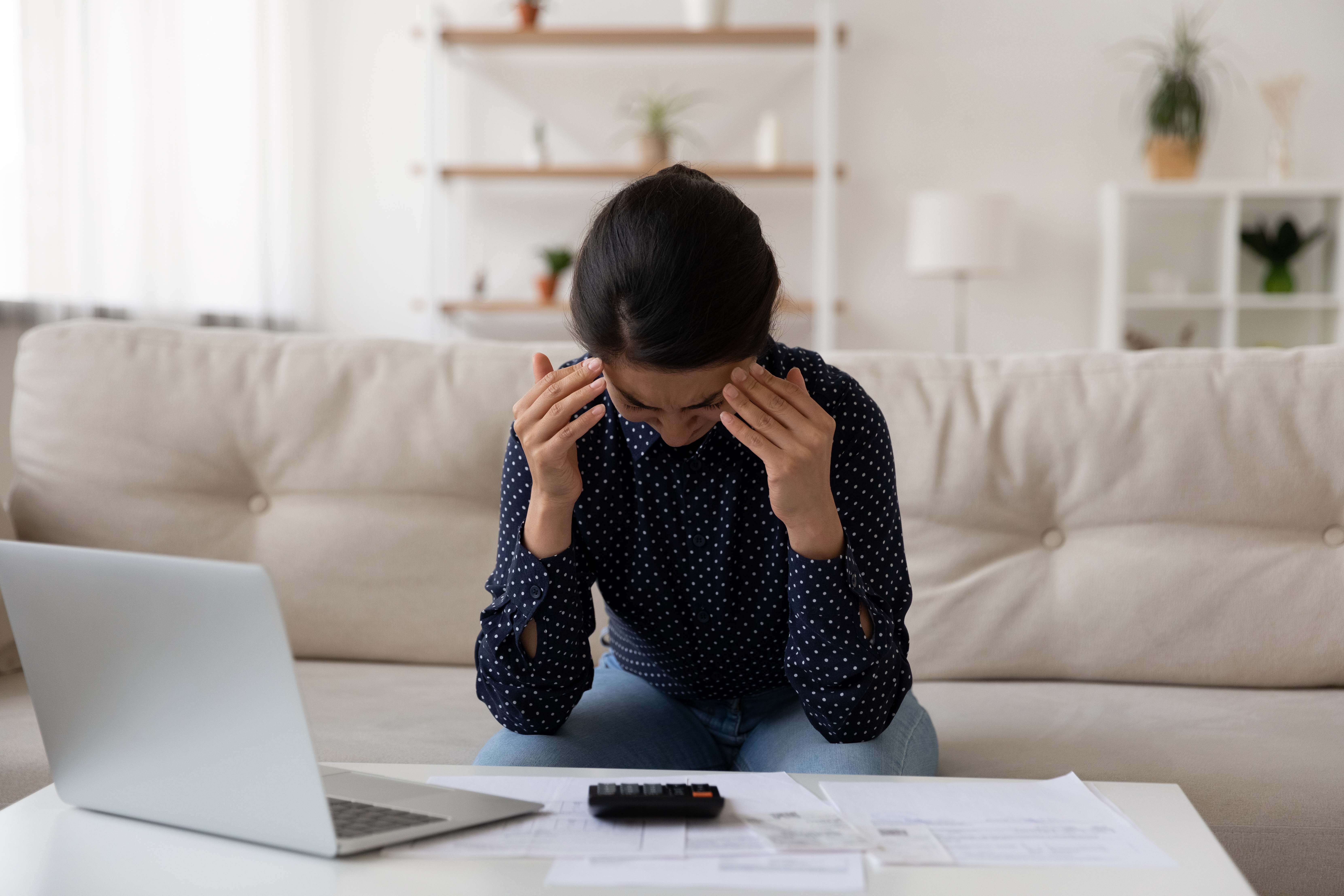 Persona con migraña.