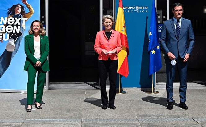 Von-del-Leyen-con-Calvino-y-Sanchez.jpg