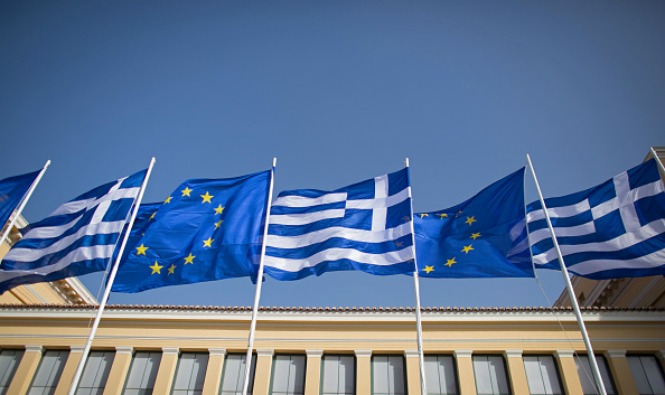 grecia-edificio-banderas.jpg