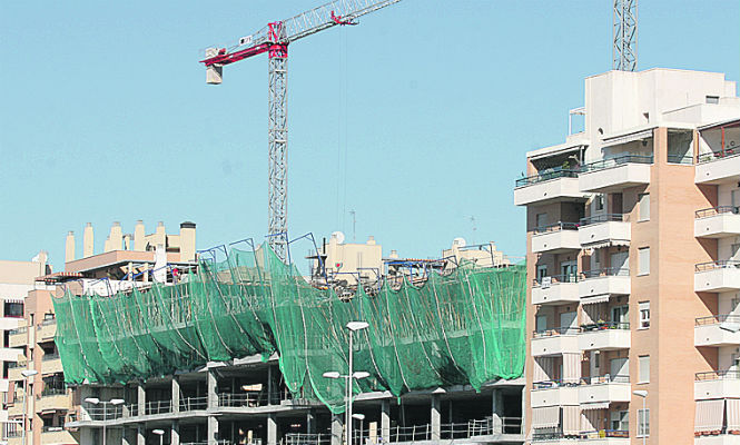 gruas-contruye-665400.jpg