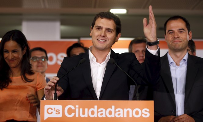 Rivera-2015-saluda-reuters.jpg
