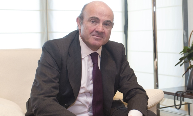 guindos-sentado-entrevista.jpg