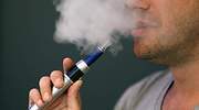 Un informe mundial avala que los vapeadores son más efectivos para dejar de fumar que los parches o chicles