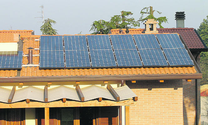 paneles-autoconsumo-solar-665400.jpg
