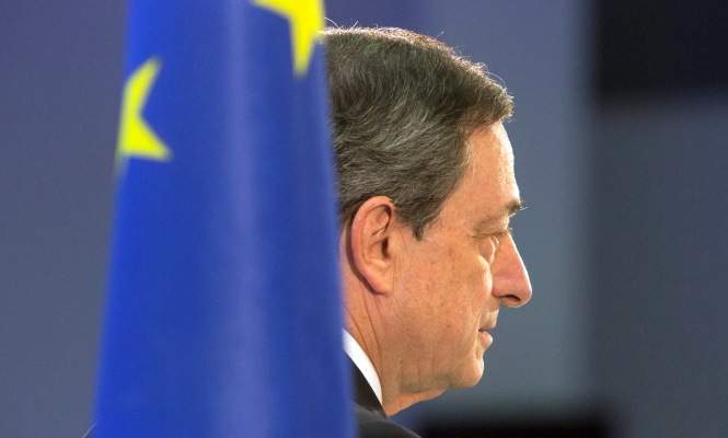Draghi-bandera-atras.jpg