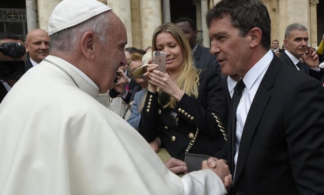 banderas-papa-665.jpg