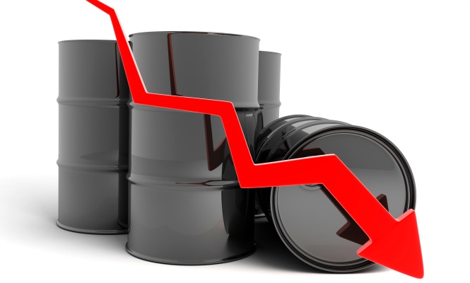 petroleo-barriles-flecha-cae.jpg