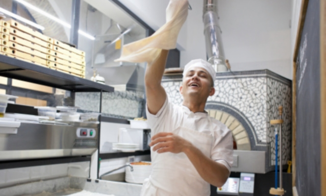 cocinero-pizza-masa.jpg