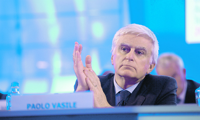 vasile-aplaude.jpg