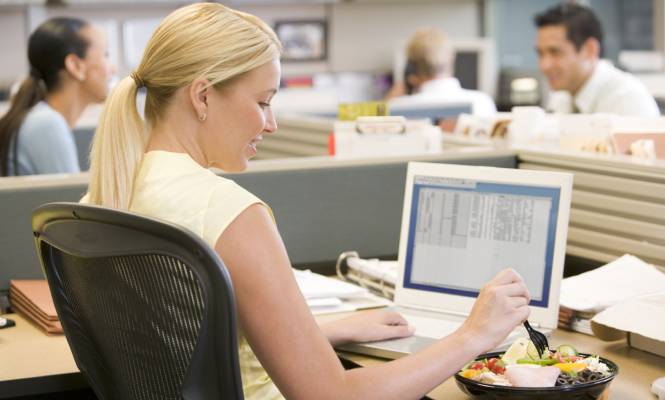 comer-trabajo-665-istock.jpg