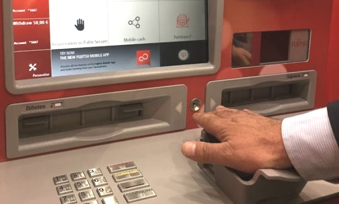 fujitsu-cajero-mano.jpg