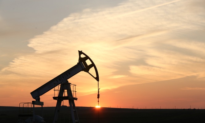 Petroleo-pozo-amanecer.jpg