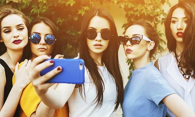 selfie-cinco-istock.jpg